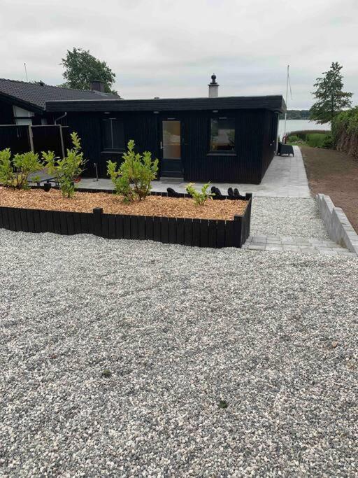 Huset Ved Soen Taet Pa Herning Og Mch Og Boxen 90 M2 Sunds Exterior photo